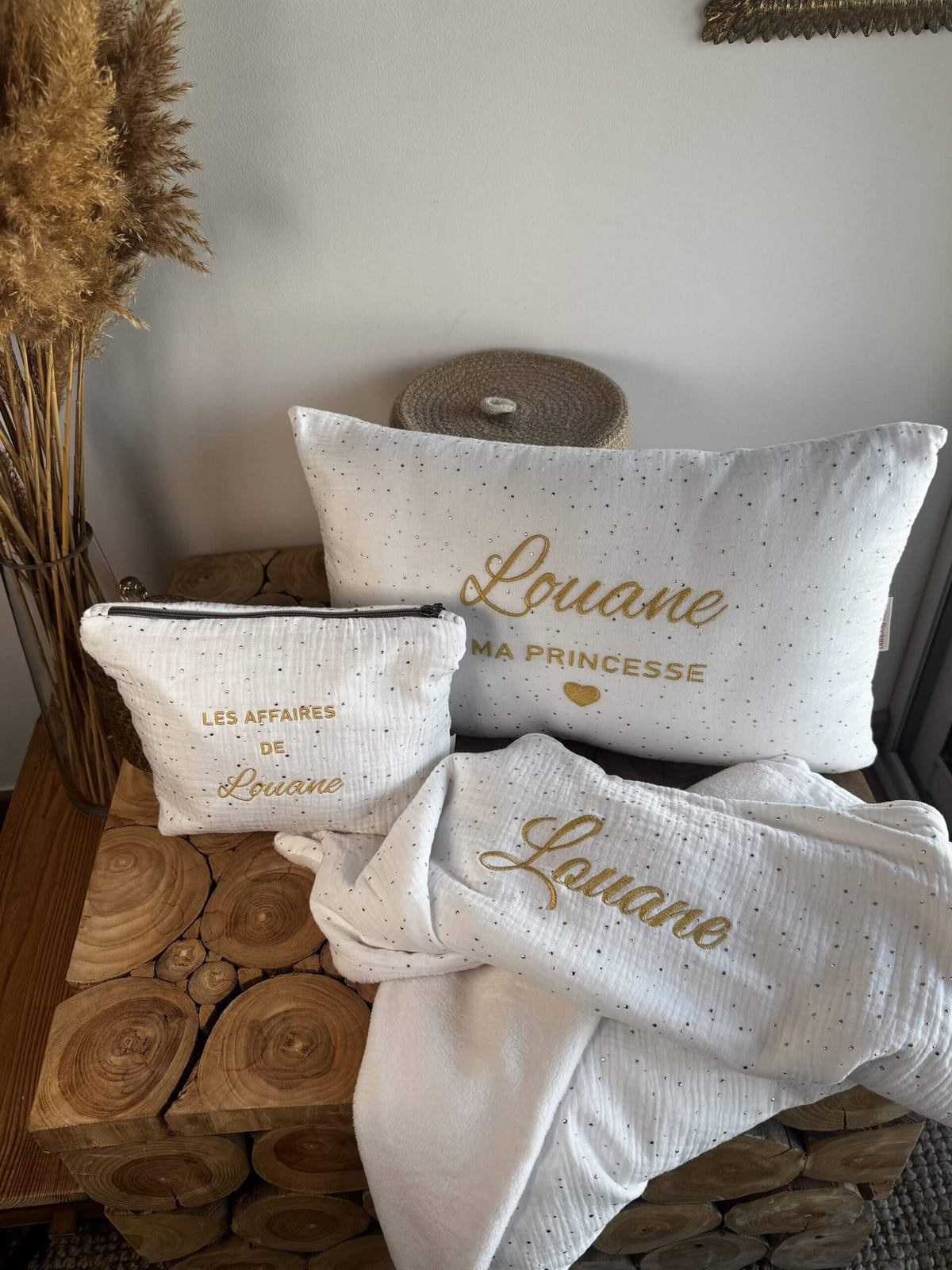 Parure de naissance brodée au prénom de bébé