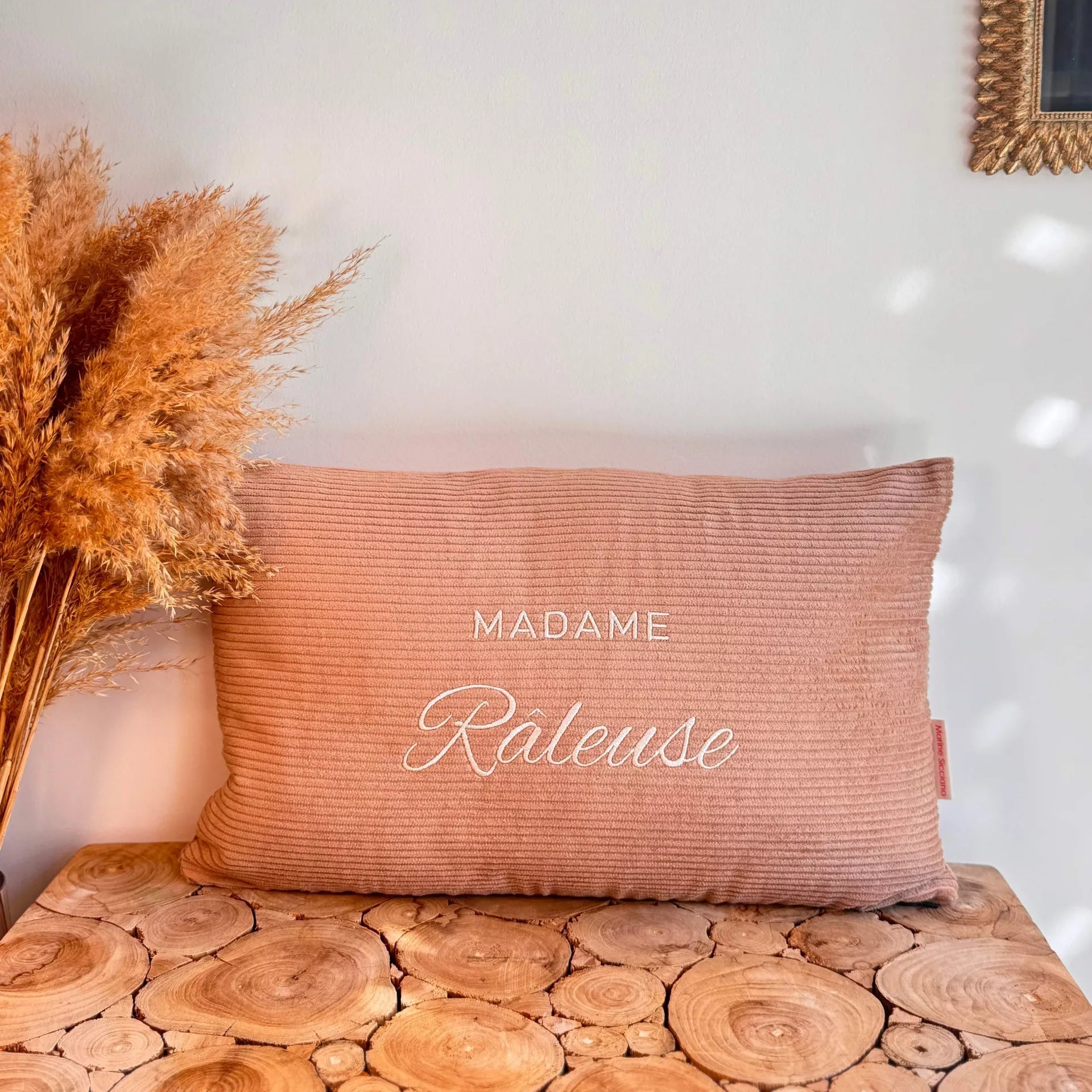 Coussin marron clair - Madame Râleuse beige