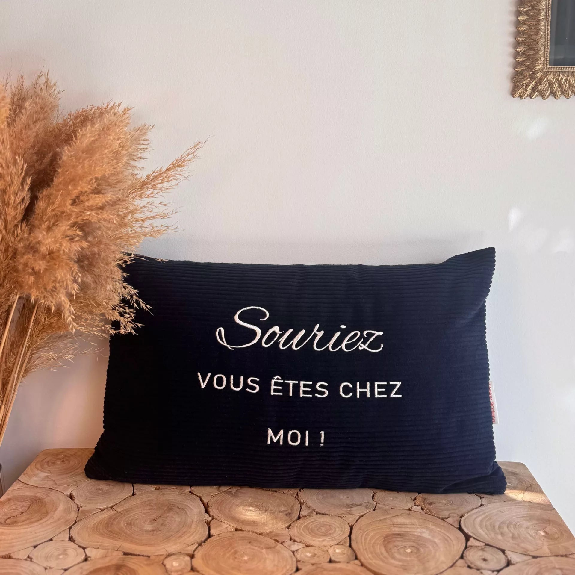 Coussin bleu marine - Souriez vous êtes chez moi