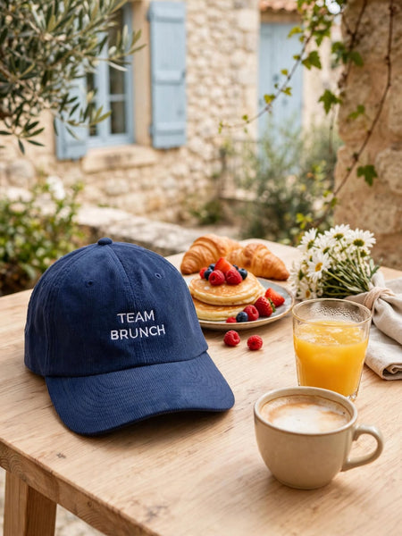 Casquette en velours côtelé brodée « Team Brunch » – bleu marine