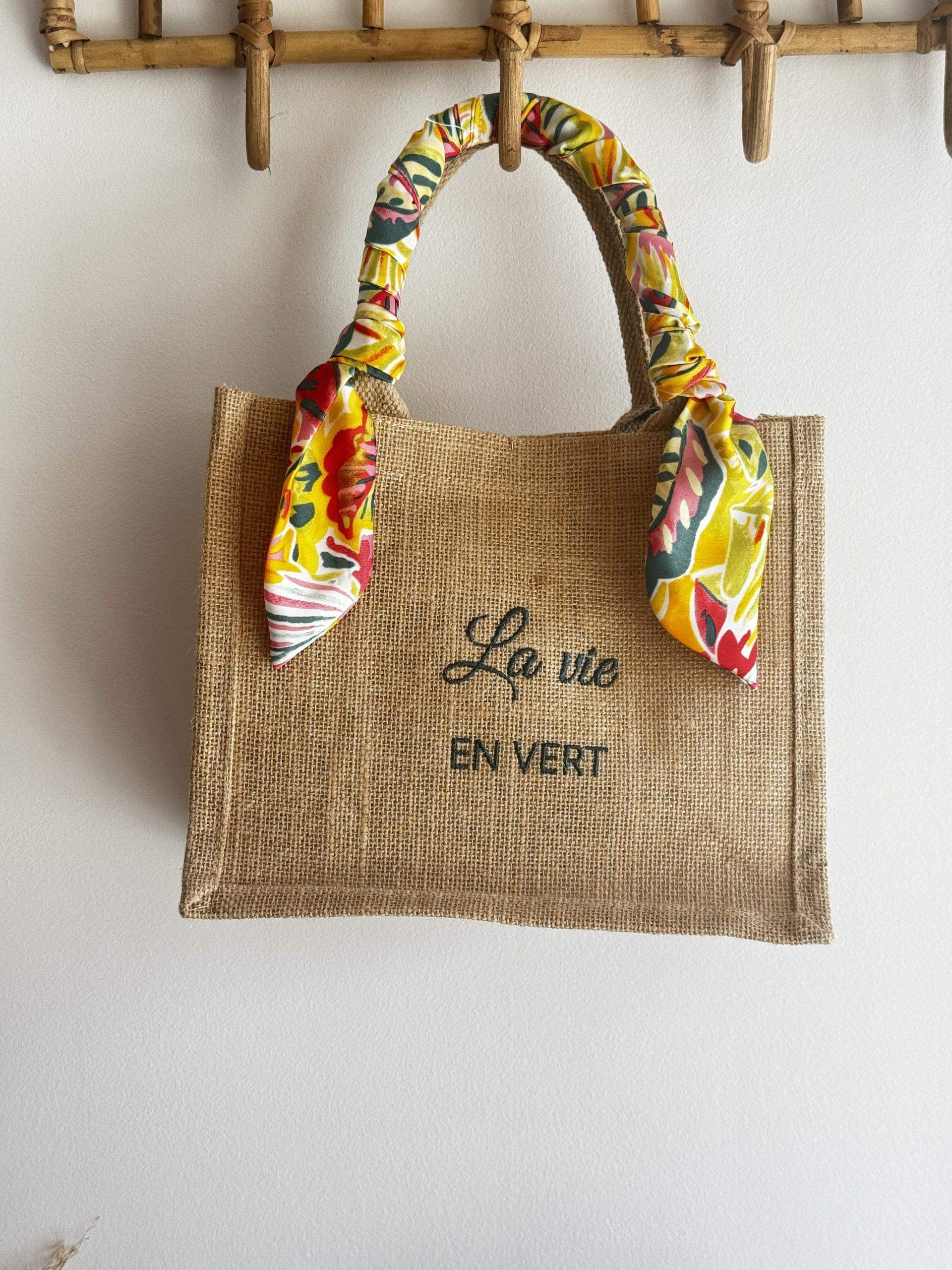 Petit format - Ruban jaune motif - La vie en vert - Broderie vert sapin