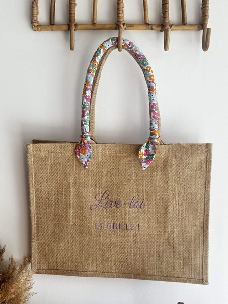 Sac cabas en jute brodé « Lève-toi et brille » – grand format, ruban petites fleurs