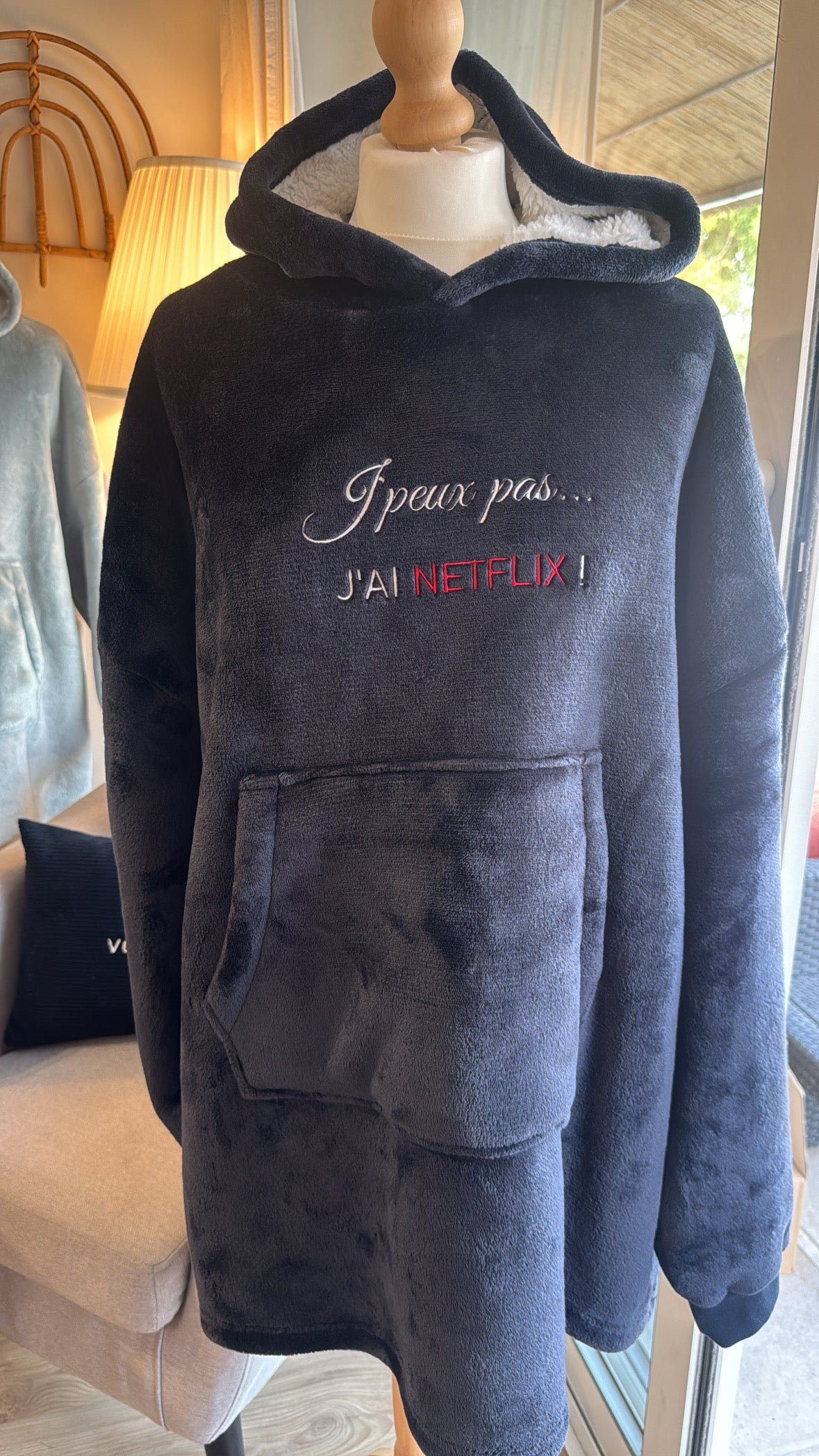 Sweat plaid bleu marine brodé, capuche doublée toute douce