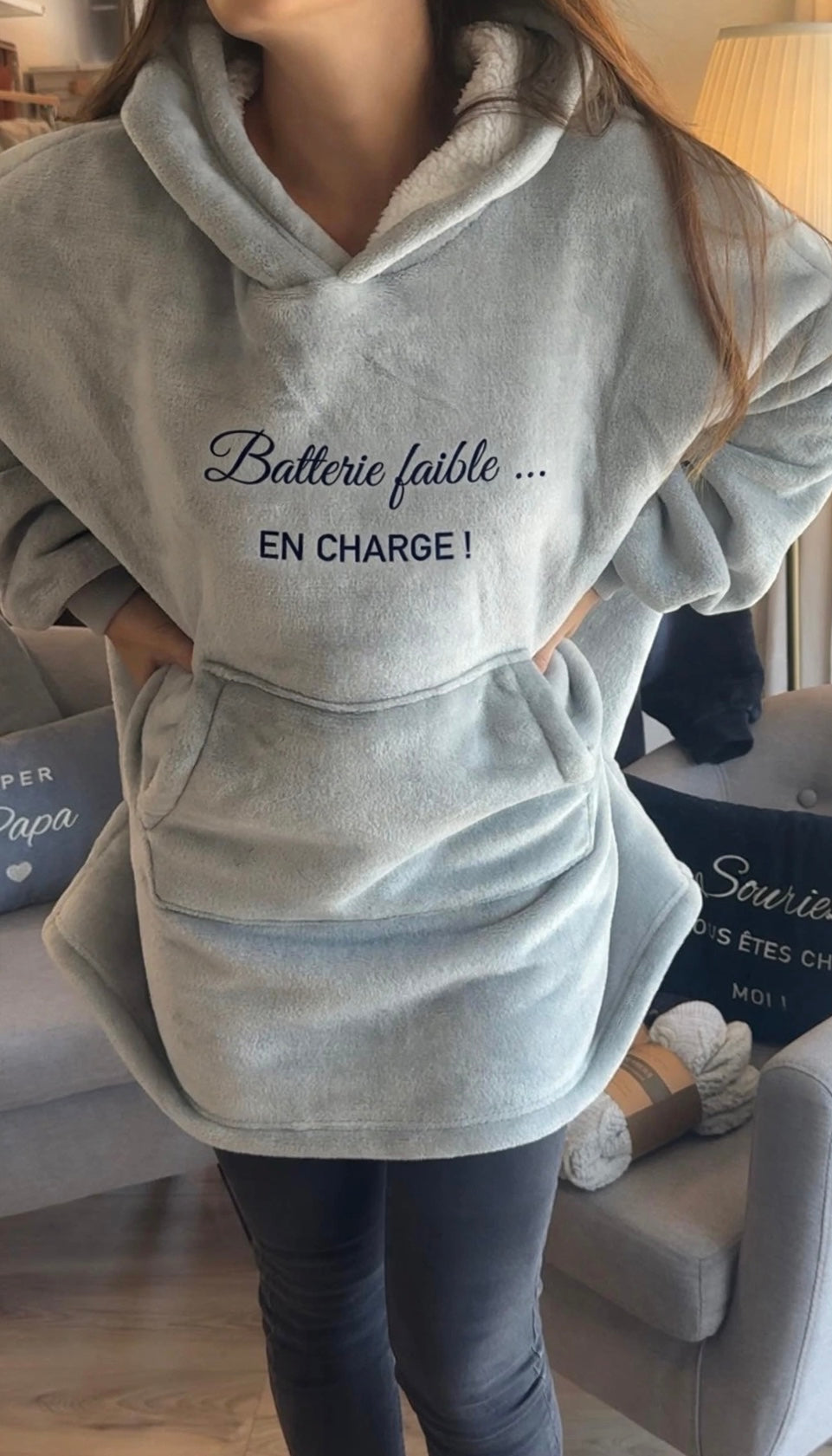 Sweat plaid gris brodé Batterie faible en charge porté