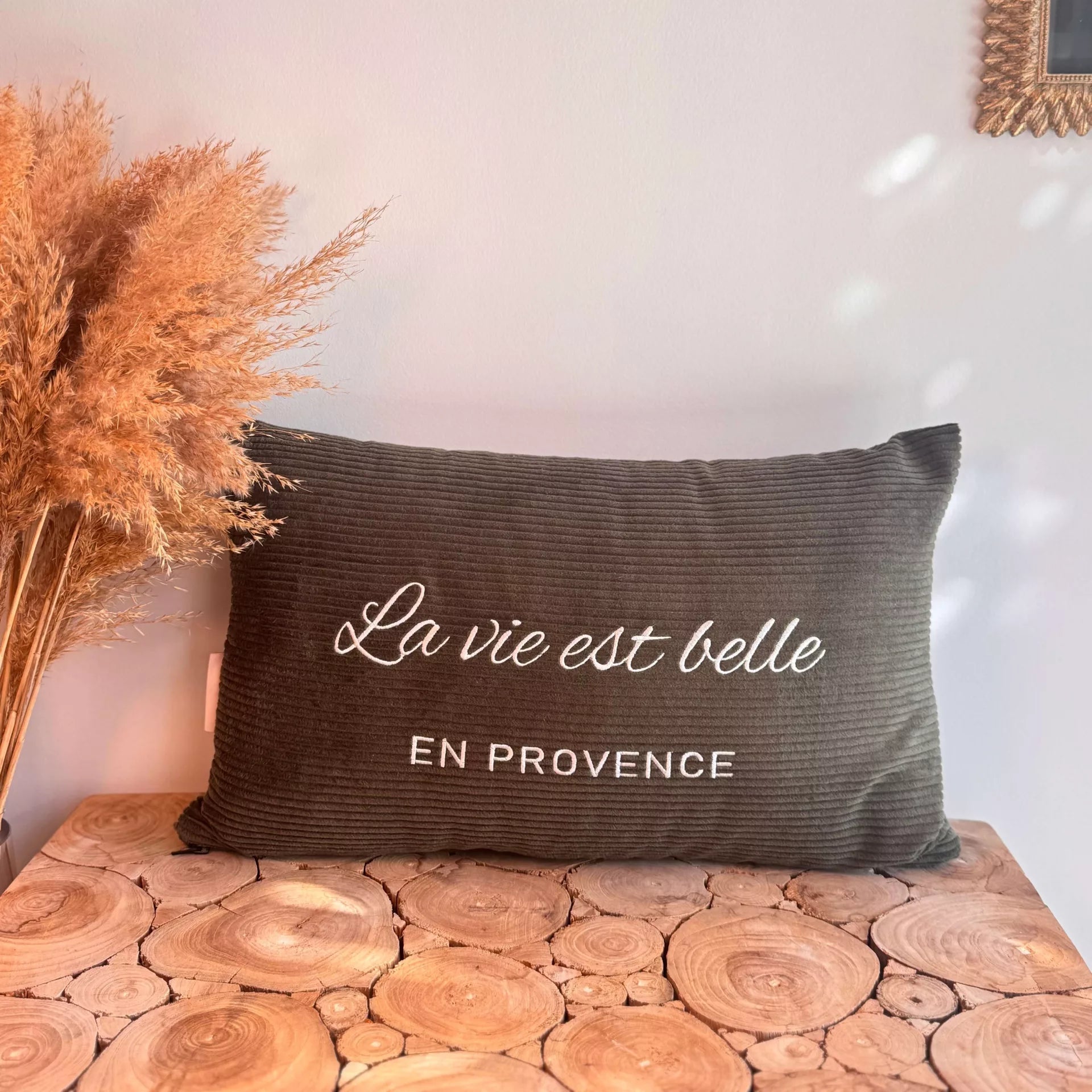 Coussin kaki - La vie est belle en Provence