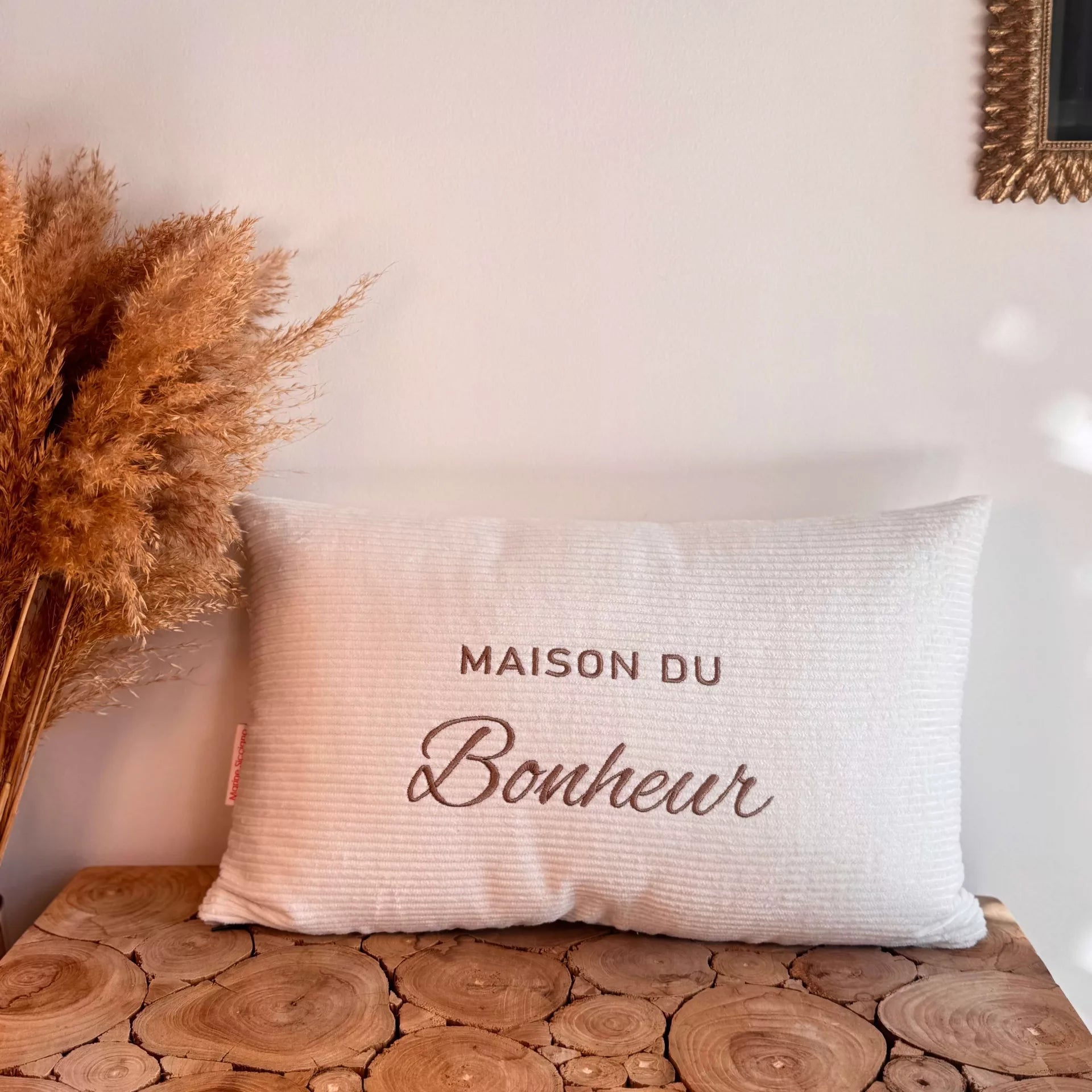 Coussin blanc écrue - Maison du bonheur - Broderie Marron