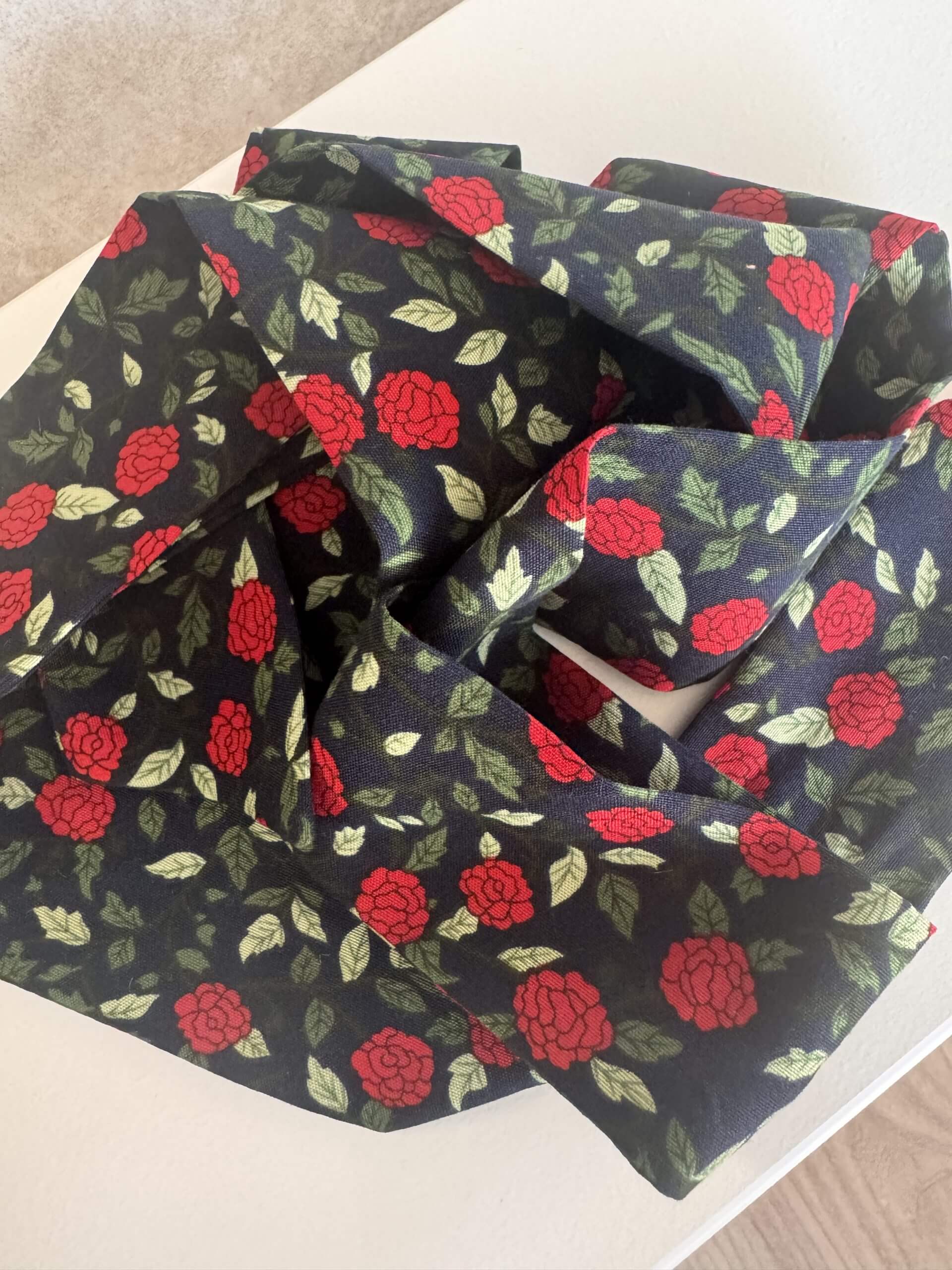Grand format - Ruban noir fleur rose