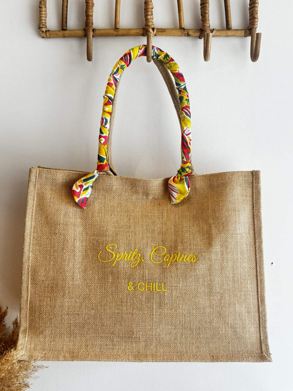 Sac cabas en jute brodé « Spritz, copines & chill » – grand format, ruban jaune à motifs