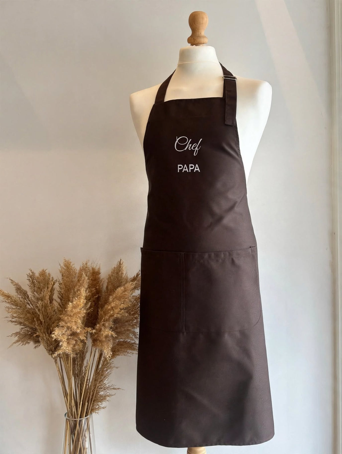 Tablier de cuisine marron foncé brodé Chef Papa