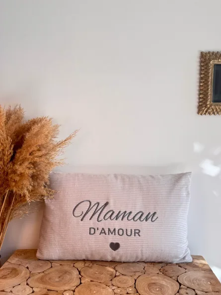Coussin blanc écrue - Maman d'amour – Image 1